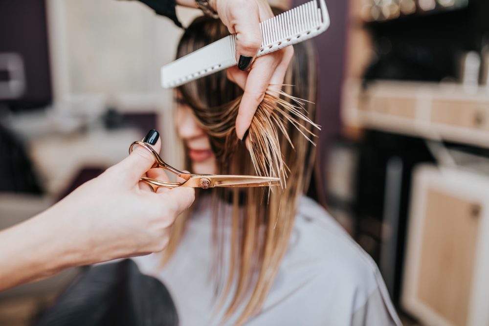 3 Awesome Benefits Of Getting A Haircut At A Salon